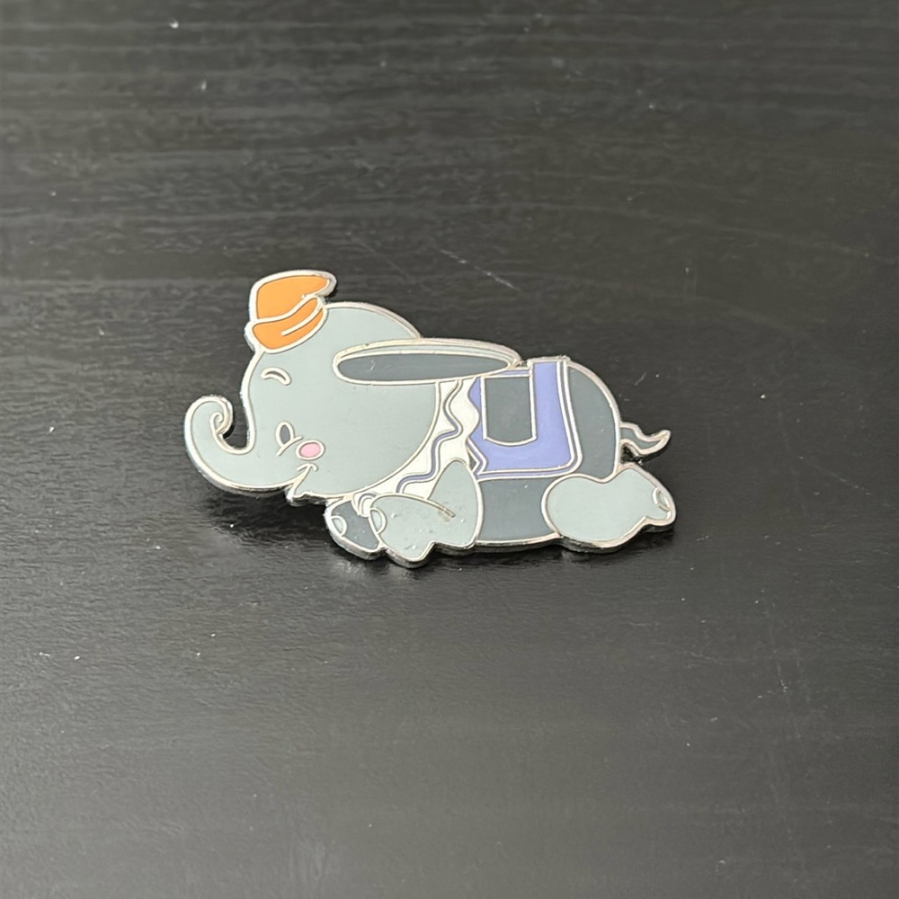 Dumbo the Flying Elephant - Kingdom of Cute mystery pin set